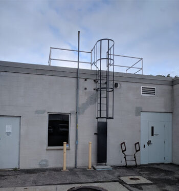 fixed access ladder with ladder guardrail [fall protection]