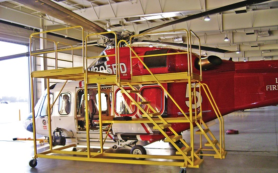 Rotor and engine access stand [helicopter]