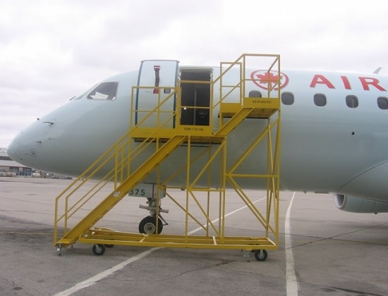 img-Narrow-Body-Aircraft-Entry-Stand-for-Air-Canada-02