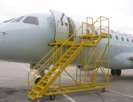 img-Narrow-Body-Aircraft-Entry-Stand-for-Air-Canada-03